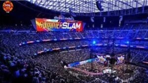 Ang larawang ito ay pinapakita ang arena ng WWE SummerSlam habang pinagdiriwang ito